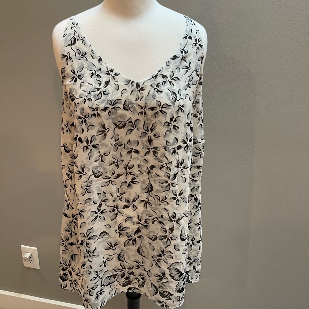 EUC Cabi tank. Size L